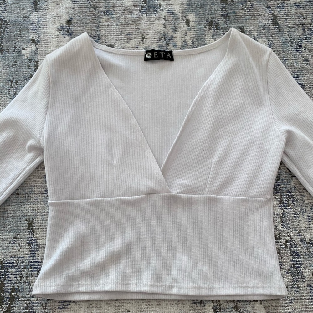 Seta Crop Top - Picture 2 of 3